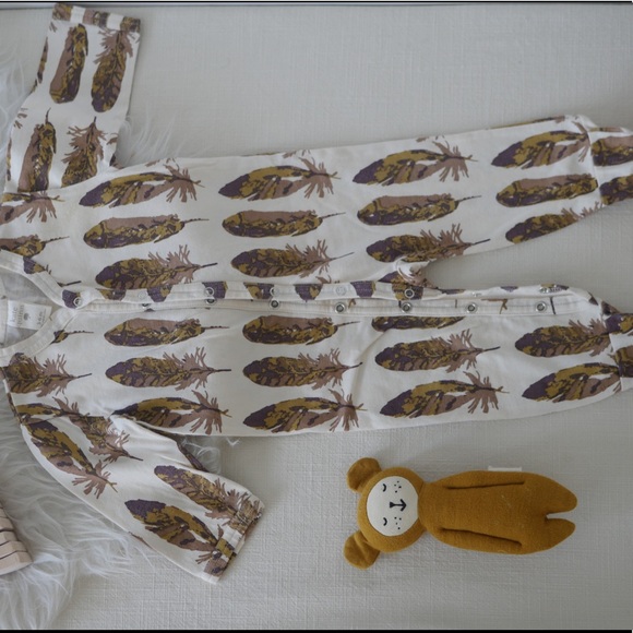 Kate Quinn feathers footie jammies - Picture 4 of 4